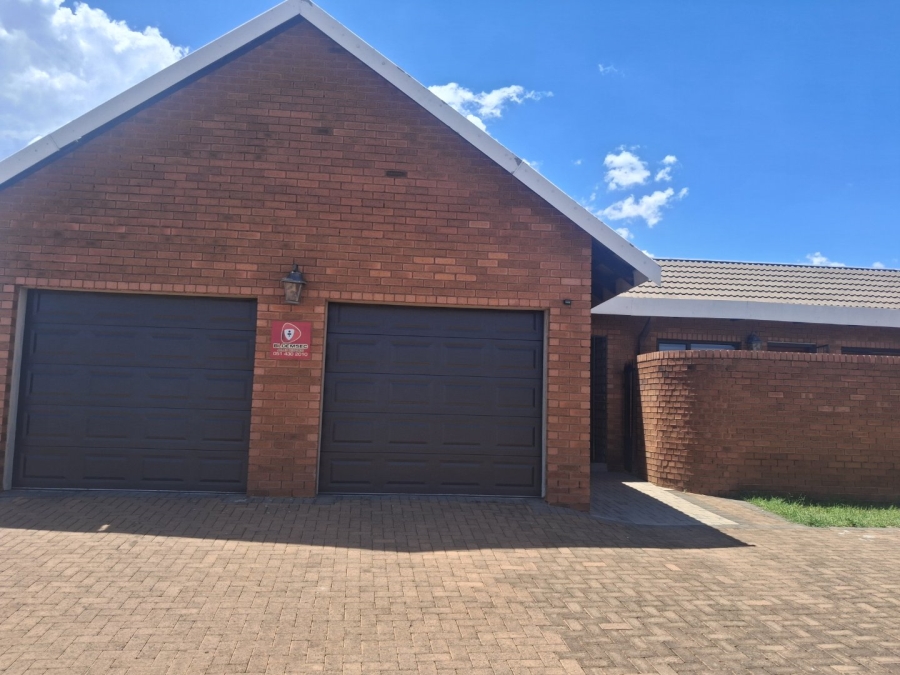 To Let 3 Bedroom Property for Rent in Hillside Free State